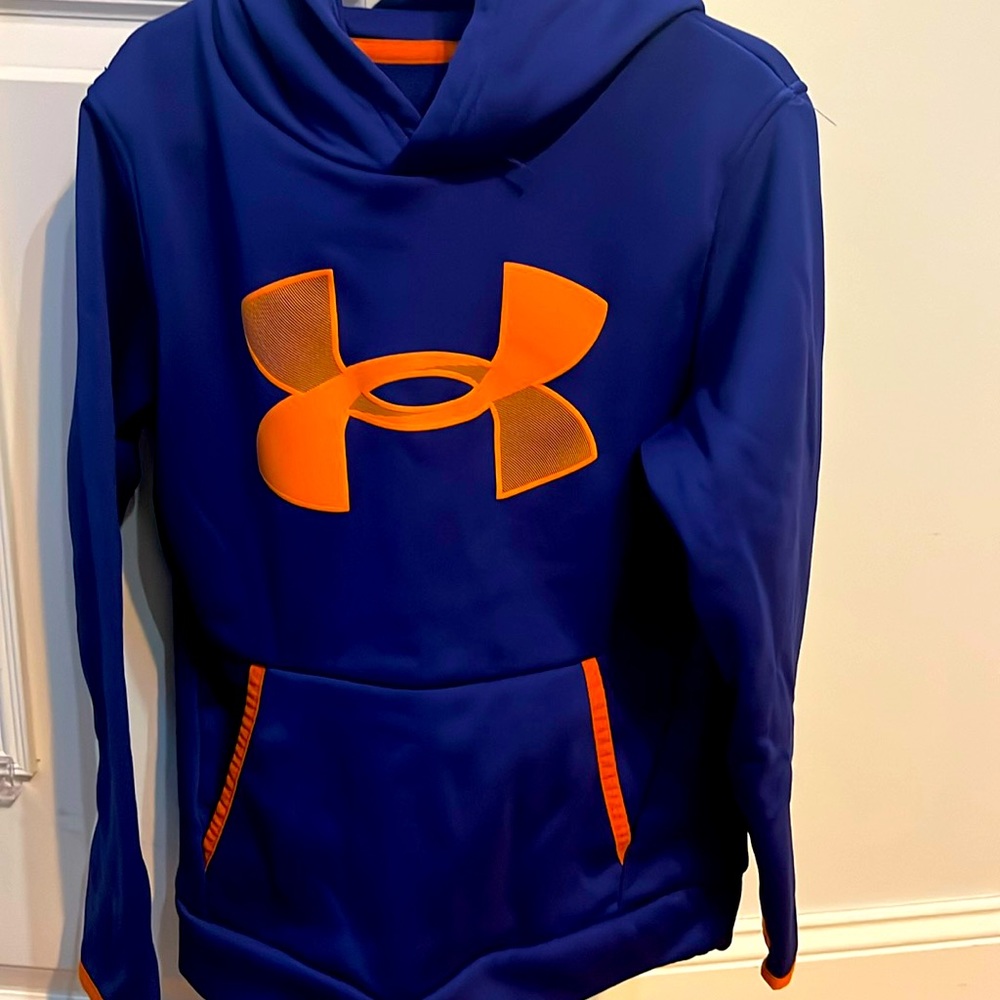 Under Armor Dri fit hoodie boys size small